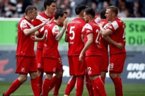 mk体育直播集结日阿斯顿维拉调整名单以备德国杯；篮板制胜环节打磨；赛场秩序良好；控场能力受关注的简单介绍